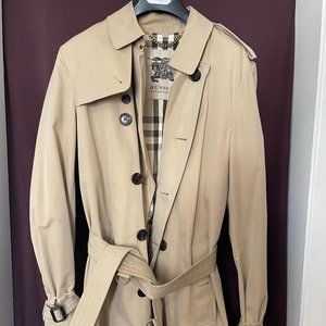 The Mid-length Kensington Heritage Trench Coat